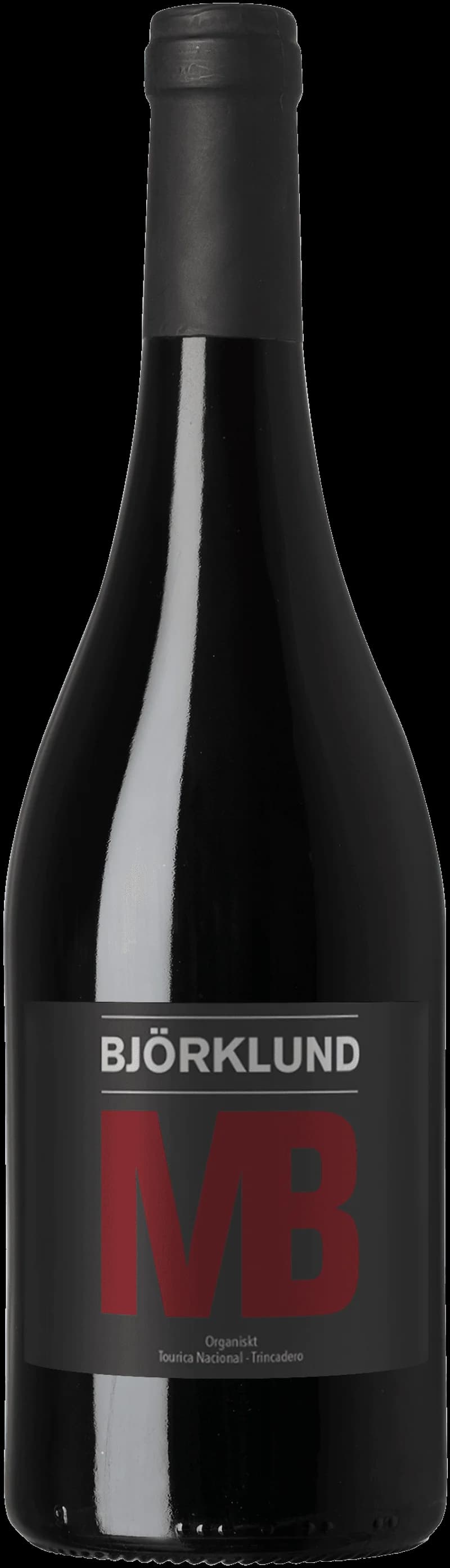 Michael Björklund håller ett glas rött vin.