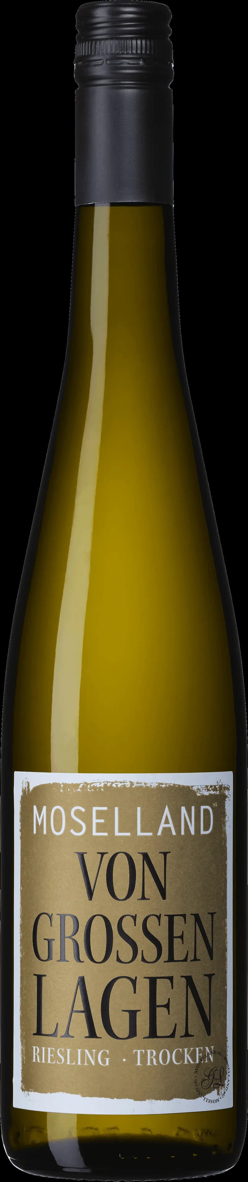 Flaska med vitt vin från Moselland på en ljus bakgrund.
