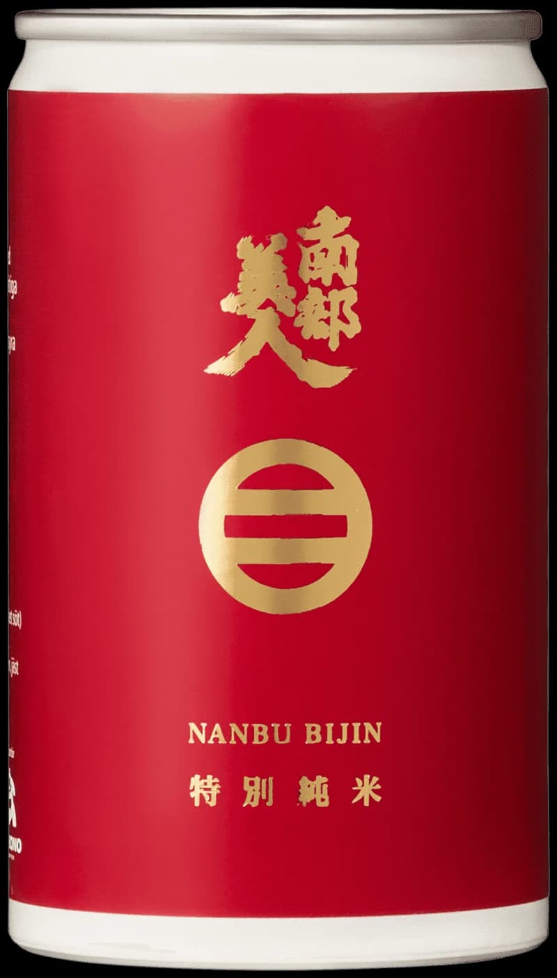 Flaska Nanbu Bijin-sake mot neutral bakgrund