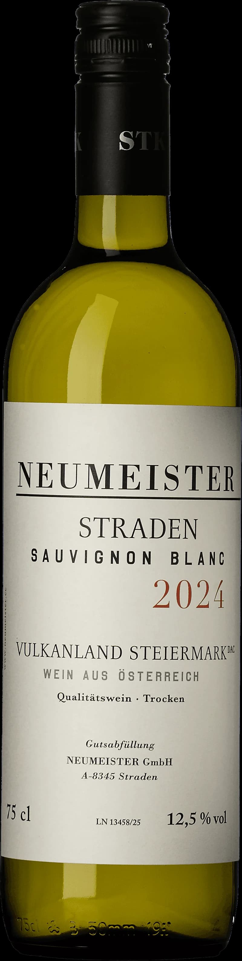Flaska av Neumeister Straden vitt vin mot en neutral bakgrund.