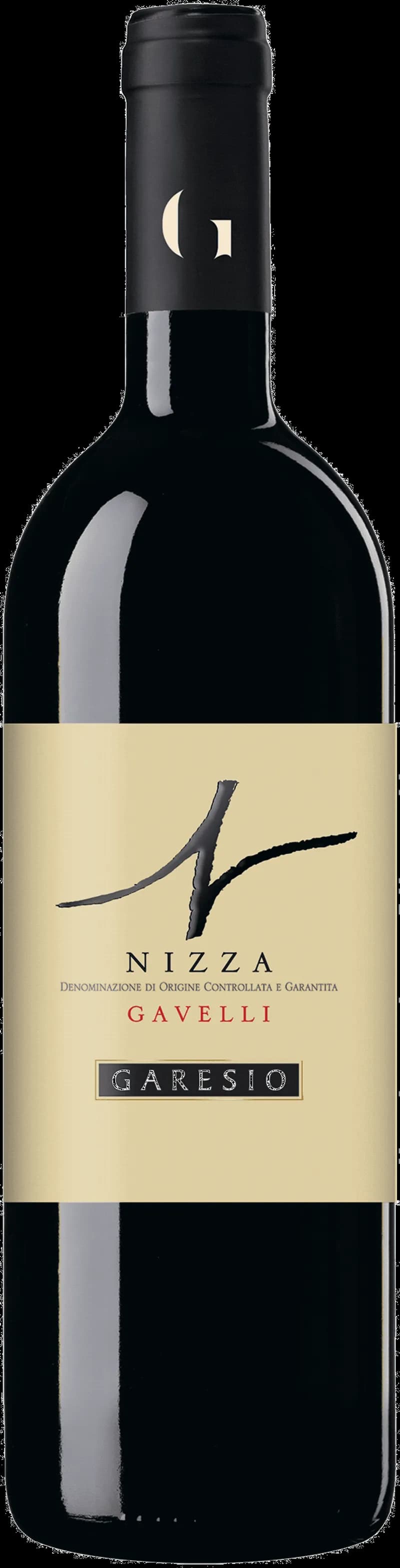 Flaska av rött vin från Nizza Gavelli mot en mörk bakgrund.