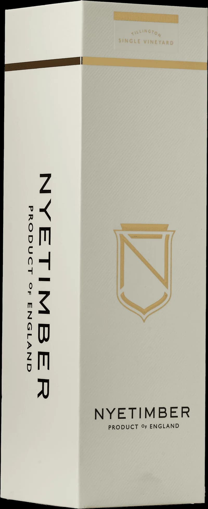 Flaska av Nyetimber mousserande vin mot ljus bakgrund