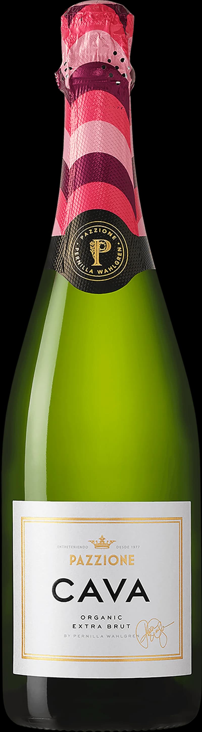 Flaska av Pazzione Cava mousserande vin mot neutral bakgrund.