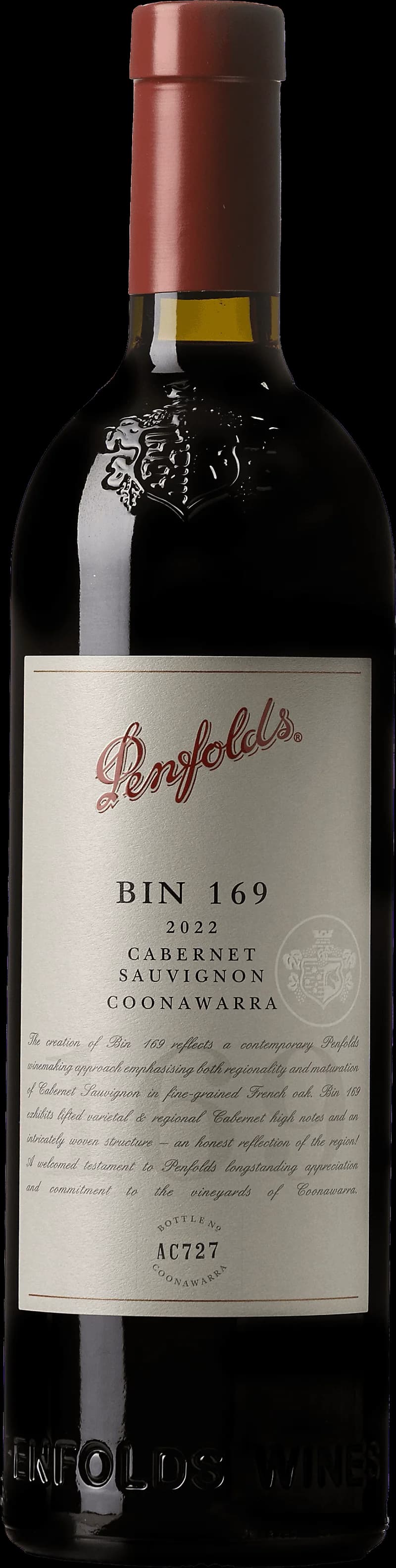 Penfolds rött vin i ett vinglas mot en mörk bakgrund.