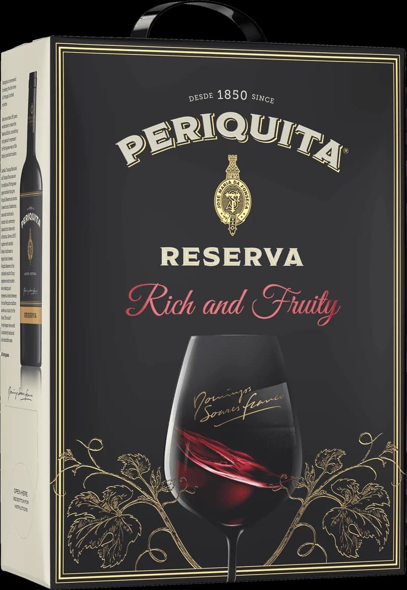 Flaska av rött vin från Periquita på en bordsservering