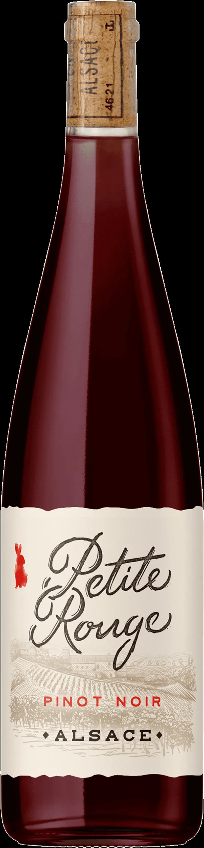 Petite Rouge rött vin i ett vinglas på en träbänk.