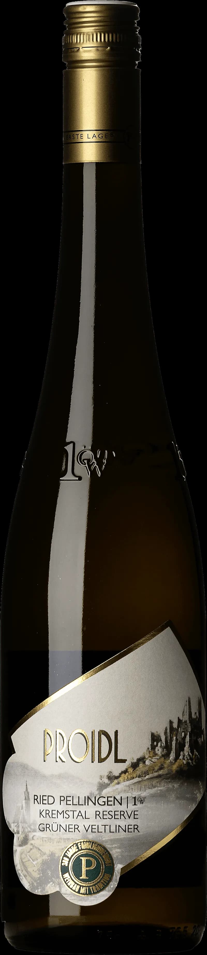 Flaska av Proidl vitt vin mot neutral bakgrund.