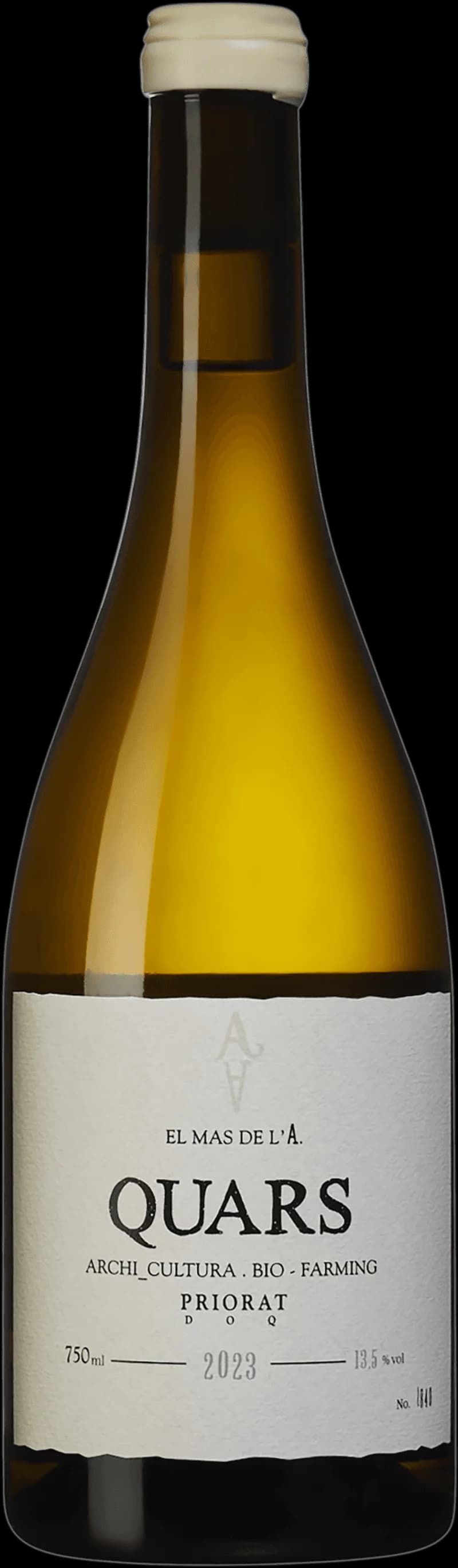 Flaska av Quars vitt vin på en ljus bakgrund