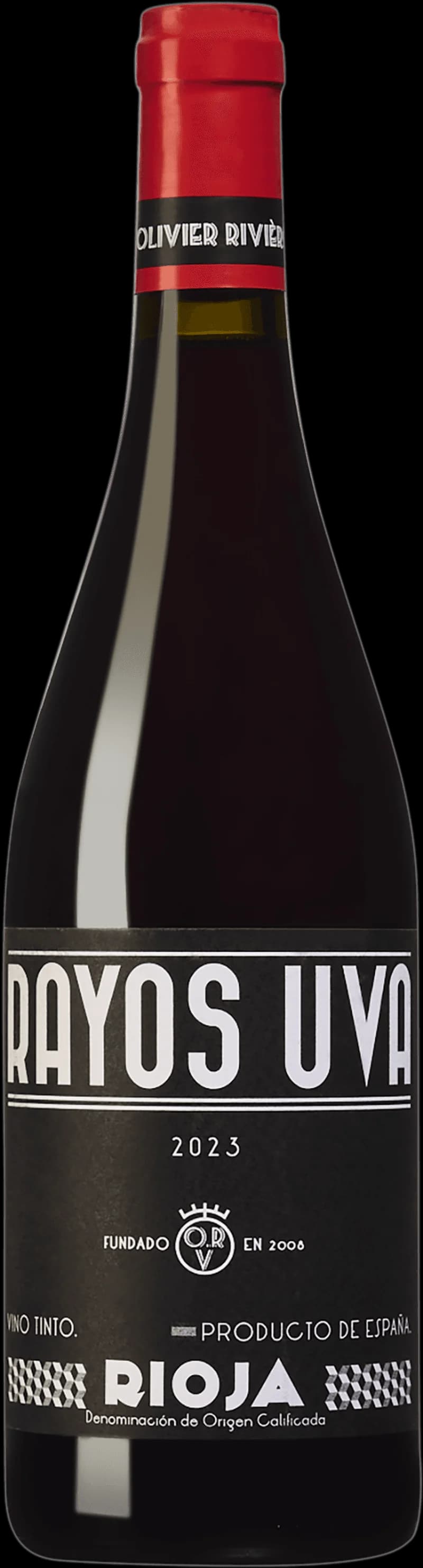 Rayo's Uva rött vin i ett vinglas mot en mörk bakgrund.
