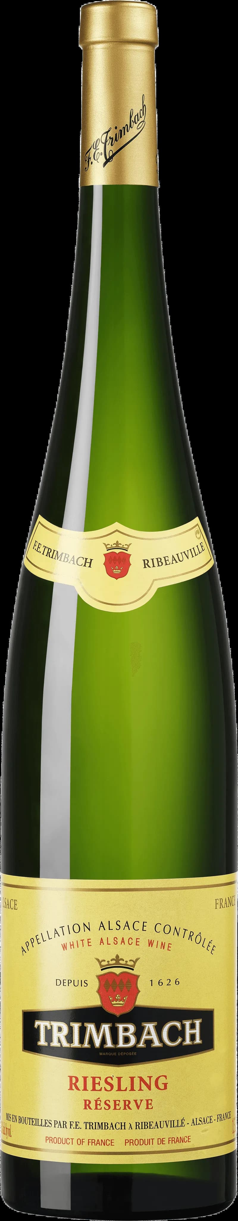 En flaska Reserve Riesling vitt vin på ett bord.