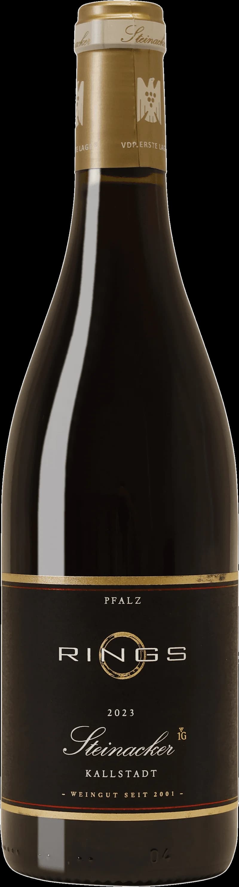 Närbild på ett glas rött vin med ringar på ytan.