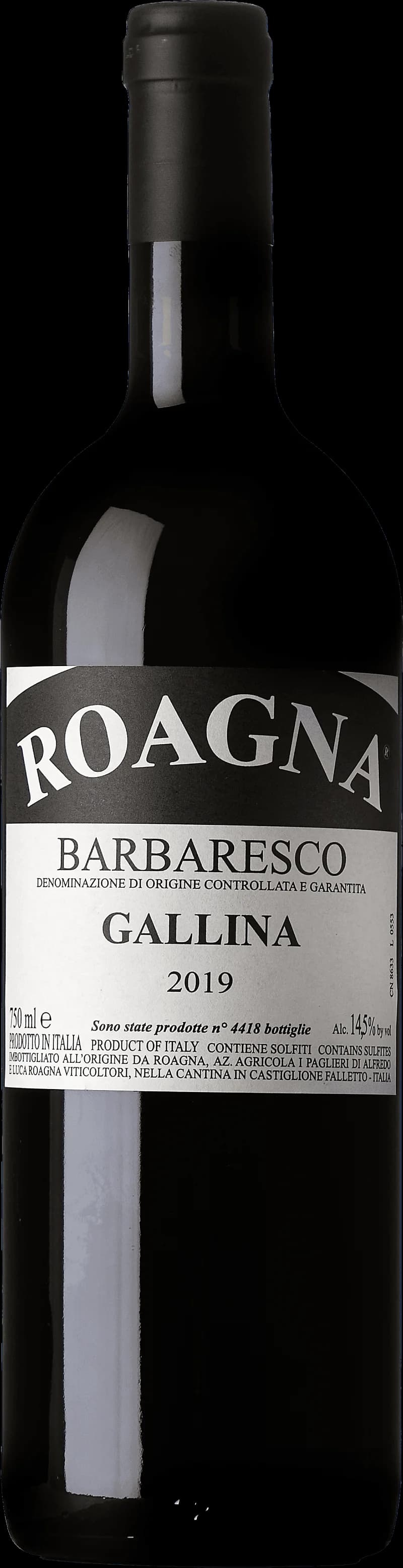 Flaska med rött vin från Roagna på en bordsservering.