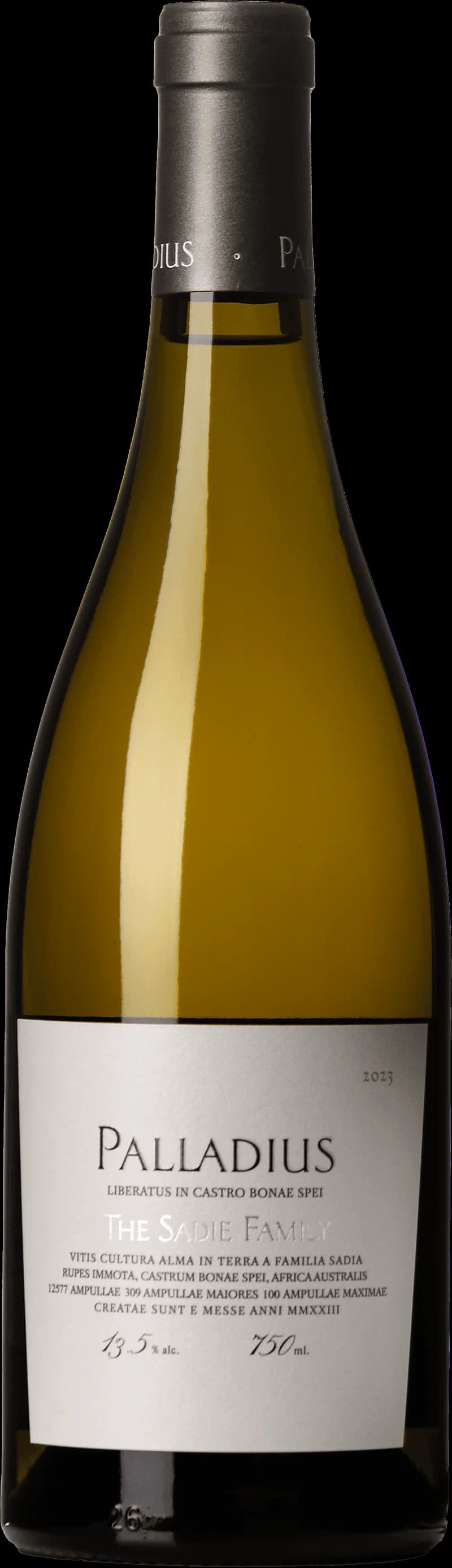 Flaska av Sadie Family Wines vitt vin på en ljus bakgrund.