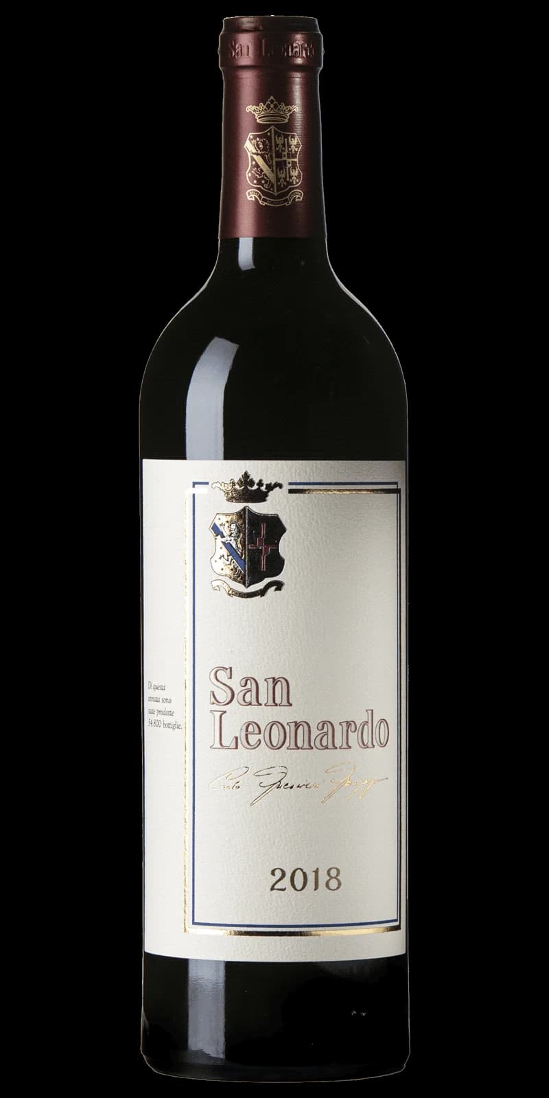 Flaska av San Leonardo rött vin mot en mörk bakgrund.