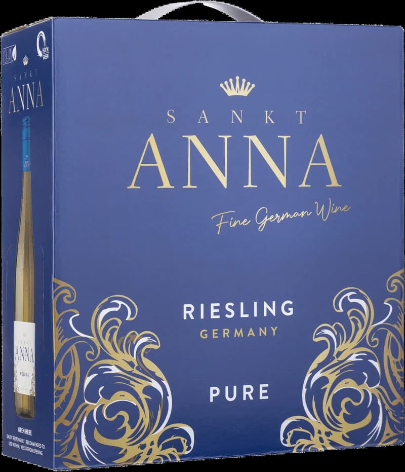 Flaska av Sankt Anna vitt vin, årgång 2014/807, på vit bakgrund.