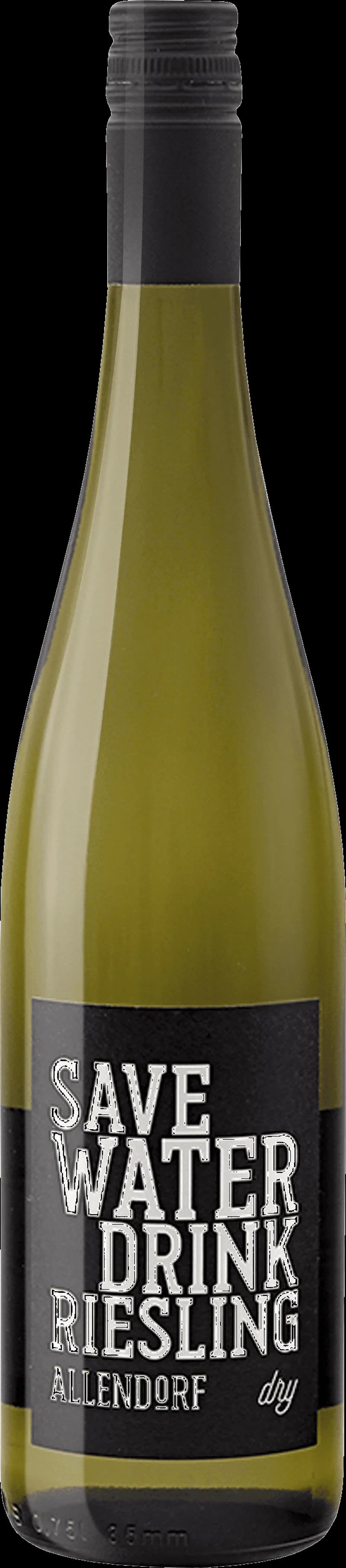 Flaska och glas med vitt Rieslingvin på en bordsservering.