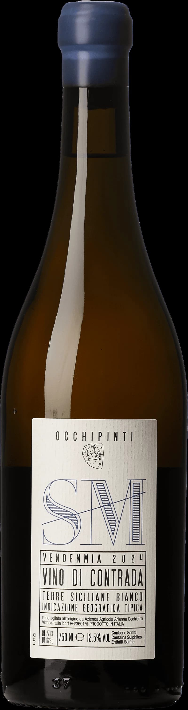 Flaska vitt vin från Vino di Contrada på vit bakgrund.