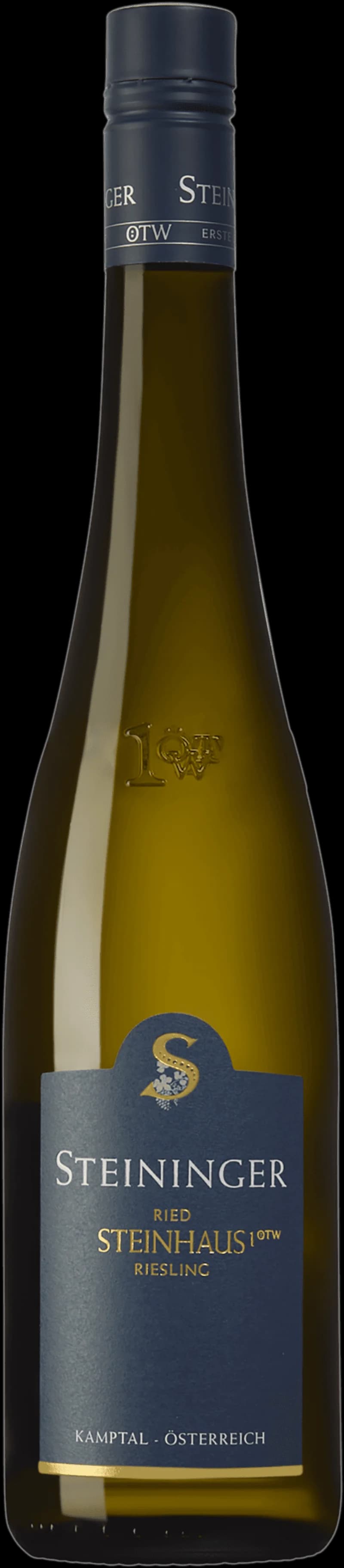 Flaska av Steininger vitt vin från årgång 2018