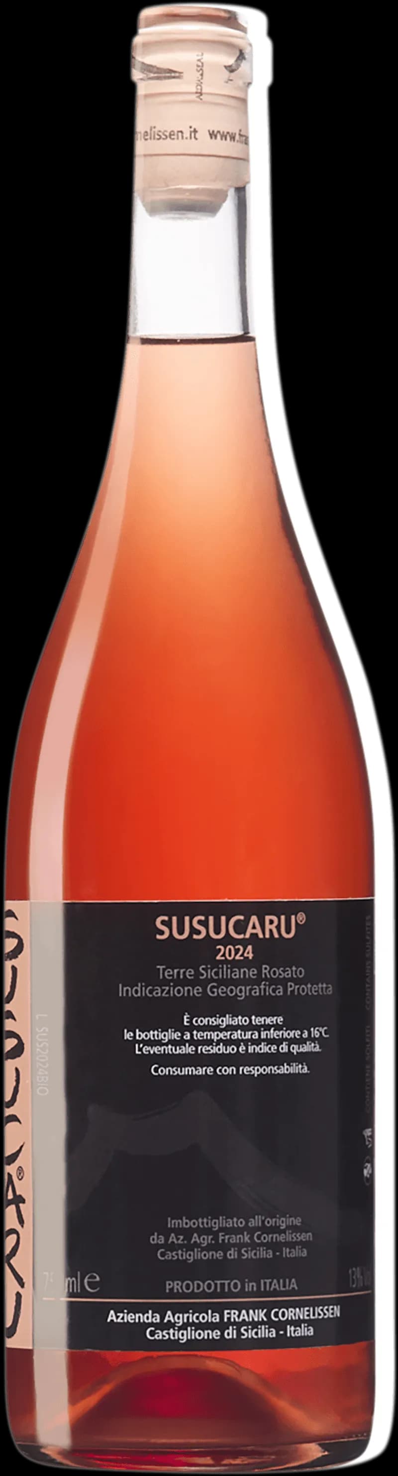 Flaska med Susucaru rosévin mot ljus bakgrund