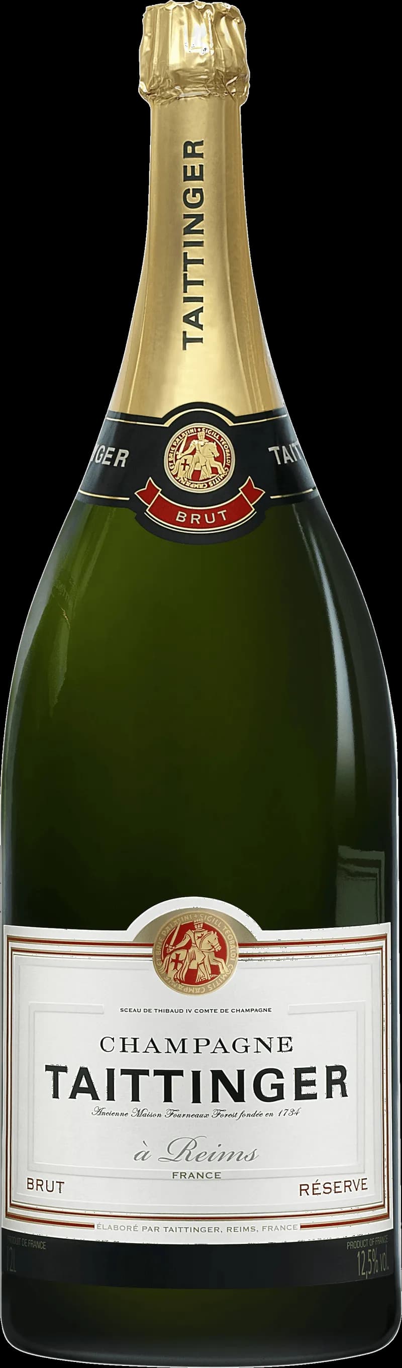 Flaska av Taittinger mousserande vin på vit bakgrund.
