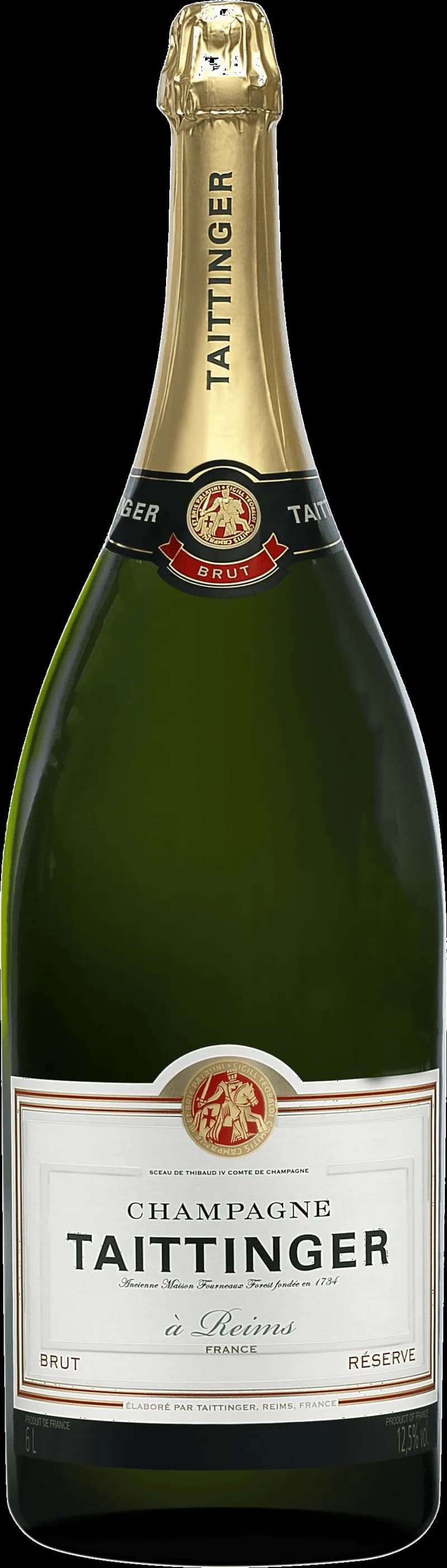 Flaska av Taittinger mousserande vin mot neutral bakgrund