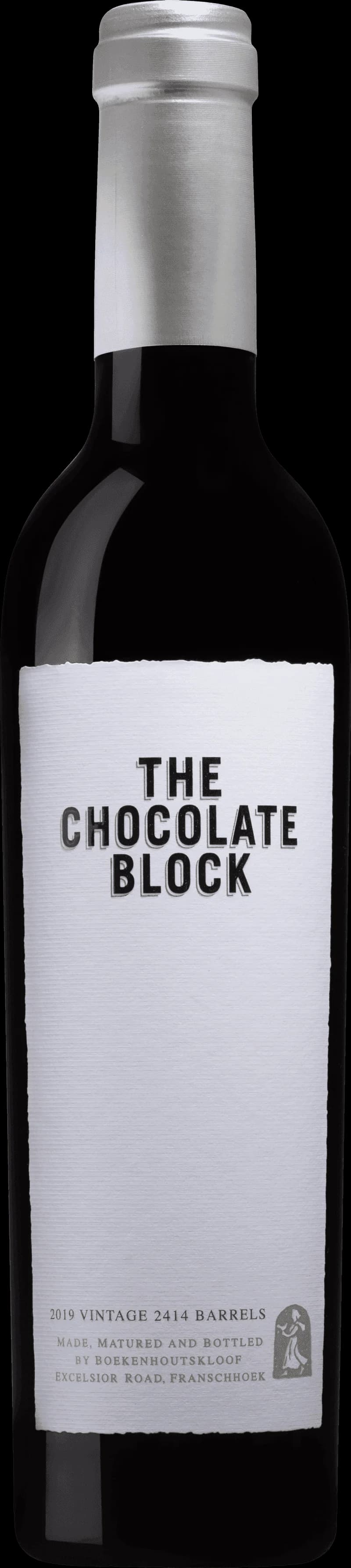 Chocolate Block chokladblock bredvid ett glas rött vin på ett träbord.