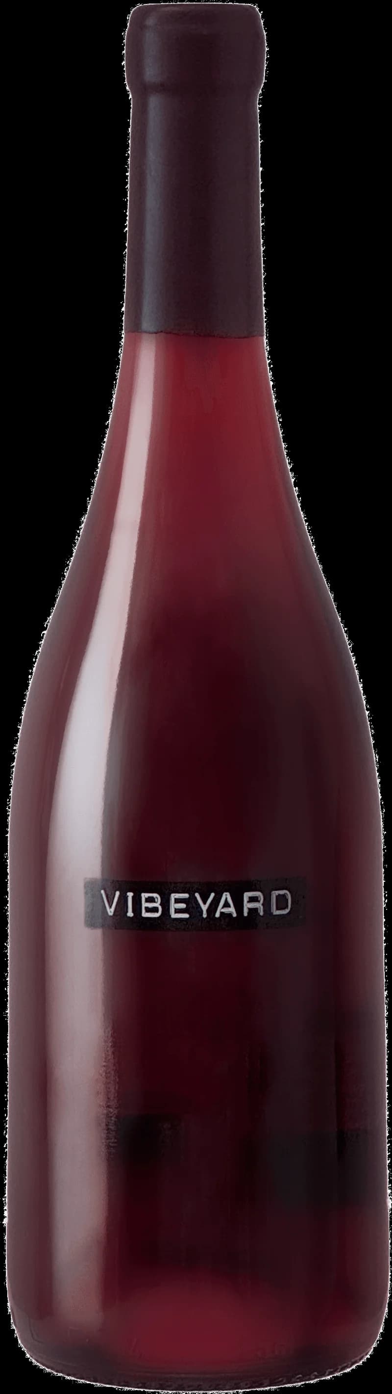 Flaska rött vin från Vibeyard på en bordsservering.