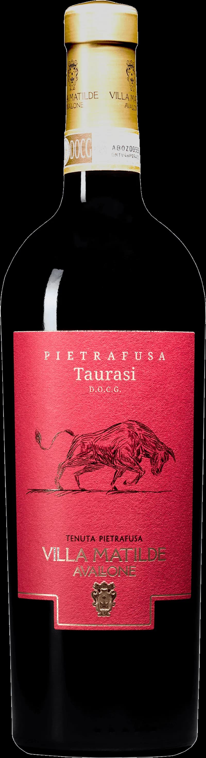 Flaska av rött vin från Villa Matilde på en bordsservering.