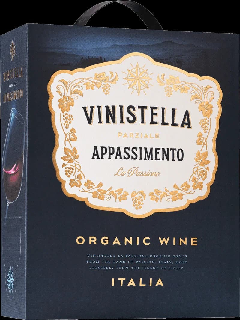 Närbild på ett glas rött vin från Vinistella