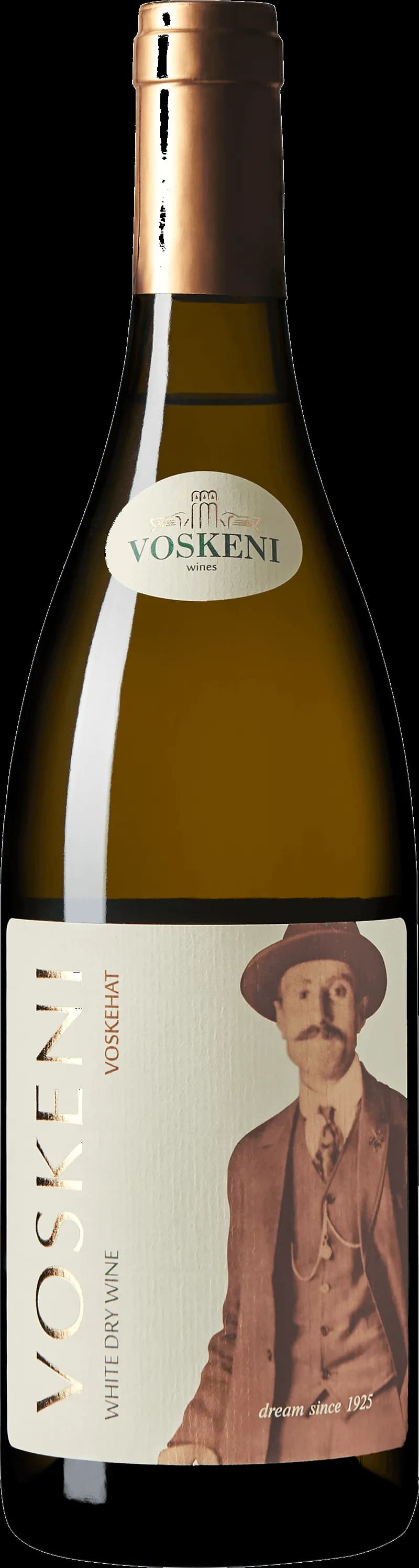 Fotografi av ett glas Voskeni vitt vin mot en neutral bakgrund.