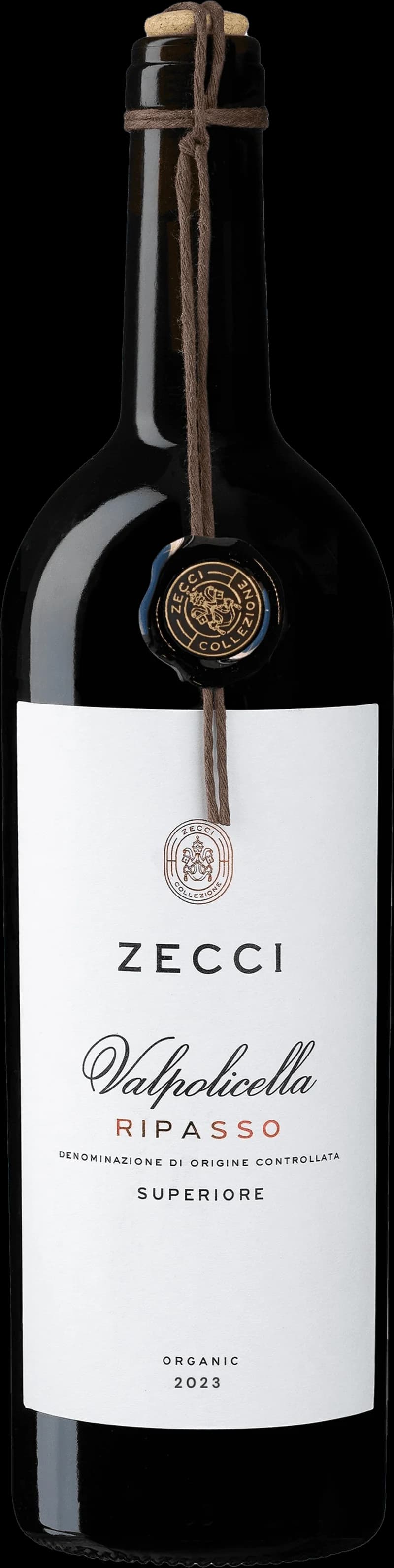 Flaska av Zecci rött vin på en bordsservering.