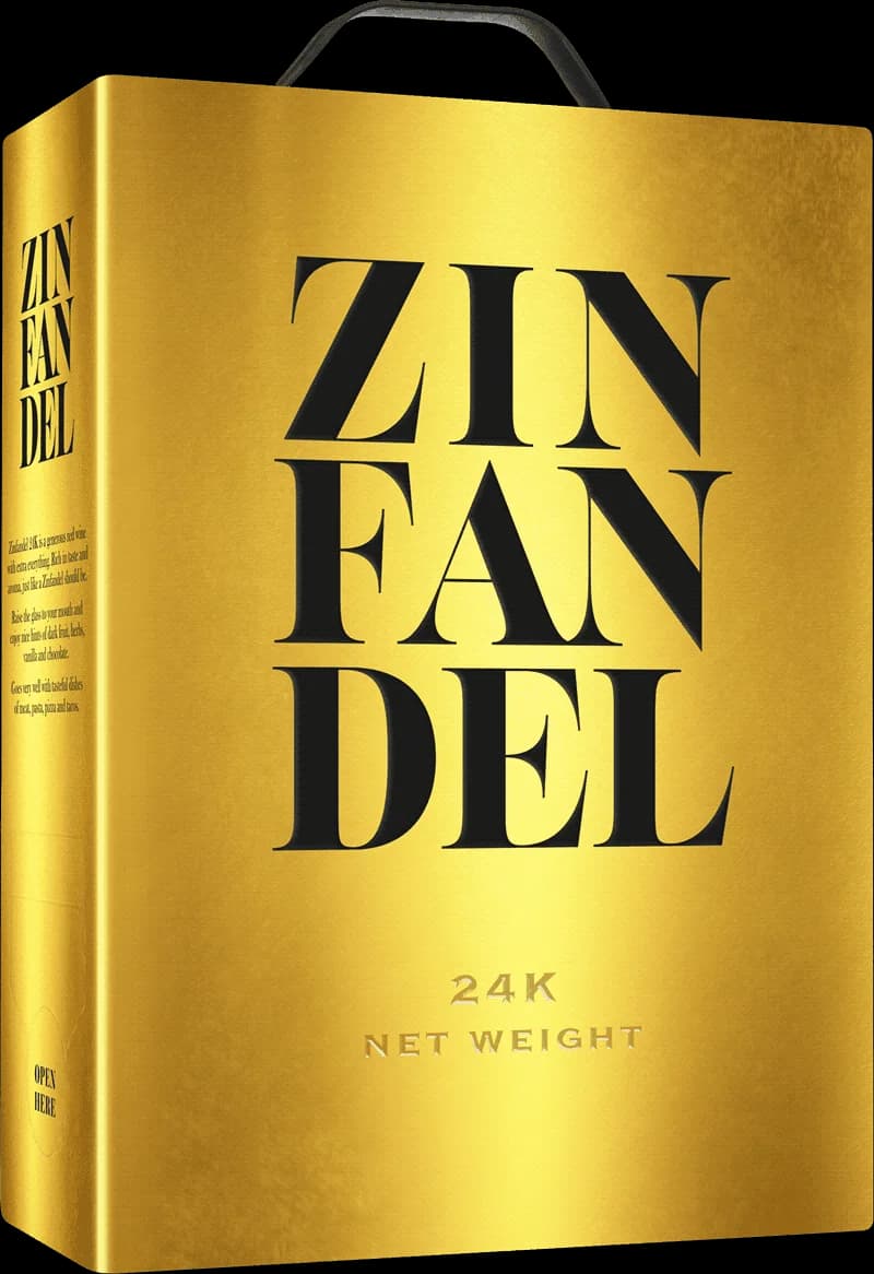 Flaska av Zinfandel 24K rött vin mot en mörk bakgrund.