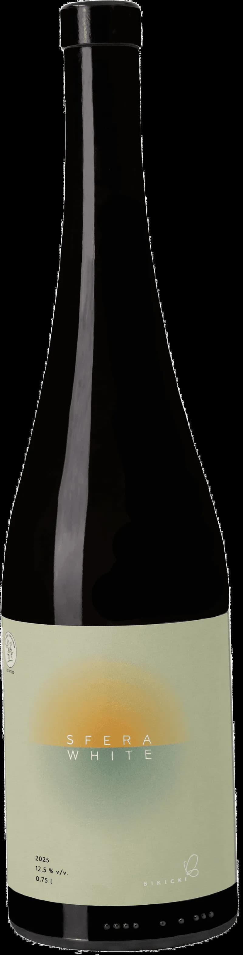Bikicki vitt vin i ett vinglas på en ljus bakgrund