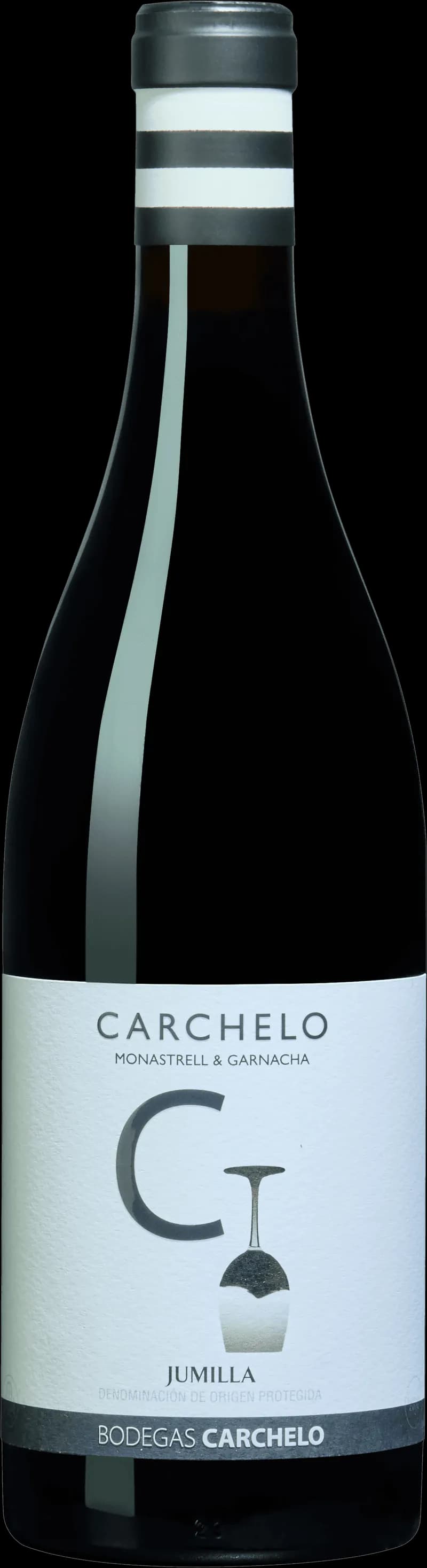 Flaska med Carchelo rött vin på en bordduk.