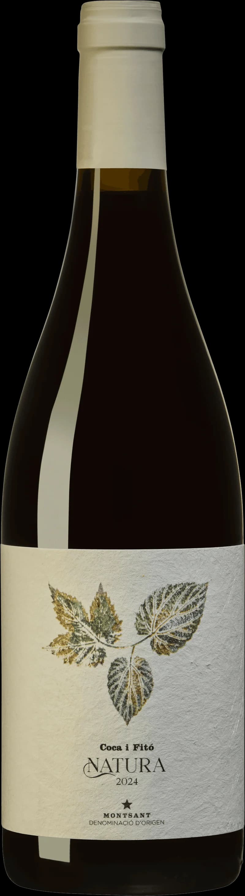 Coca i ett glas fyllt med rött vin, enkel och festlig dryck på vit bakgrund