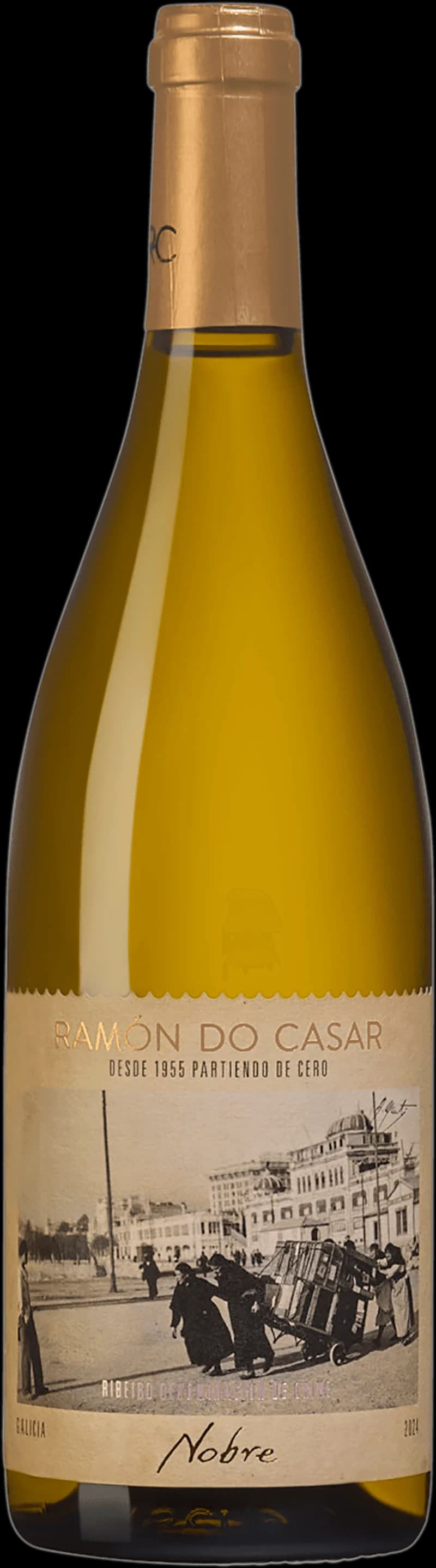 Flaska Ramon do Casar vitt vin mot en ljus bakgrund