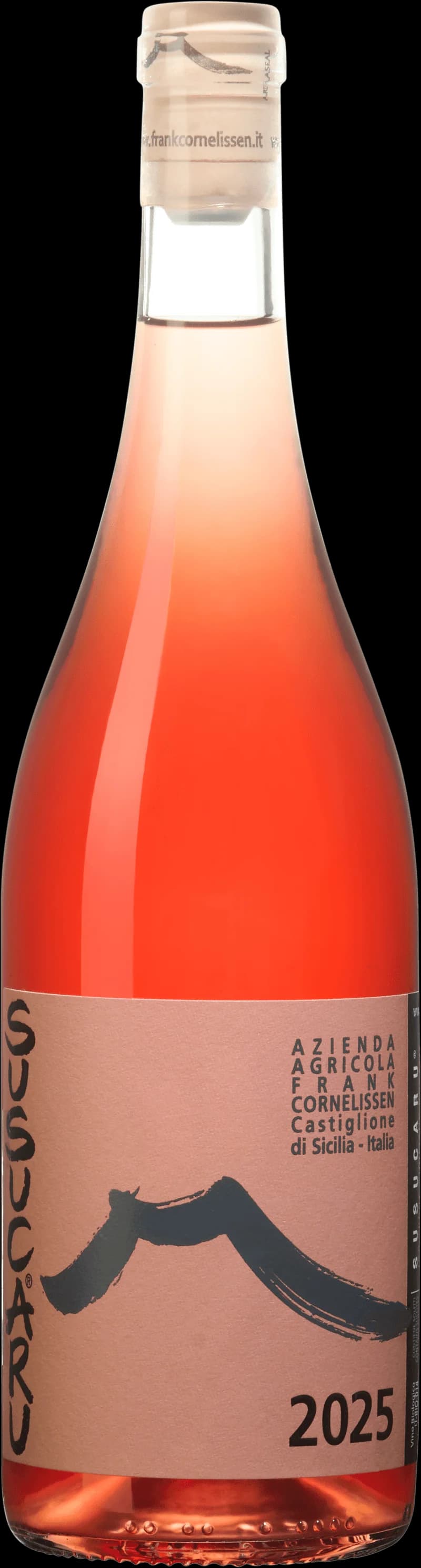 Flaska med Susucaru rosévin, ett naturvin från Etna på Sicilien
