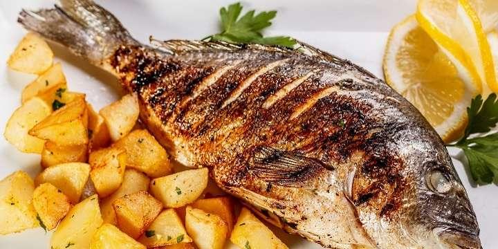 Medelhavskänsla! Grillad hel fisk och ett ljuvligt vitt vin
