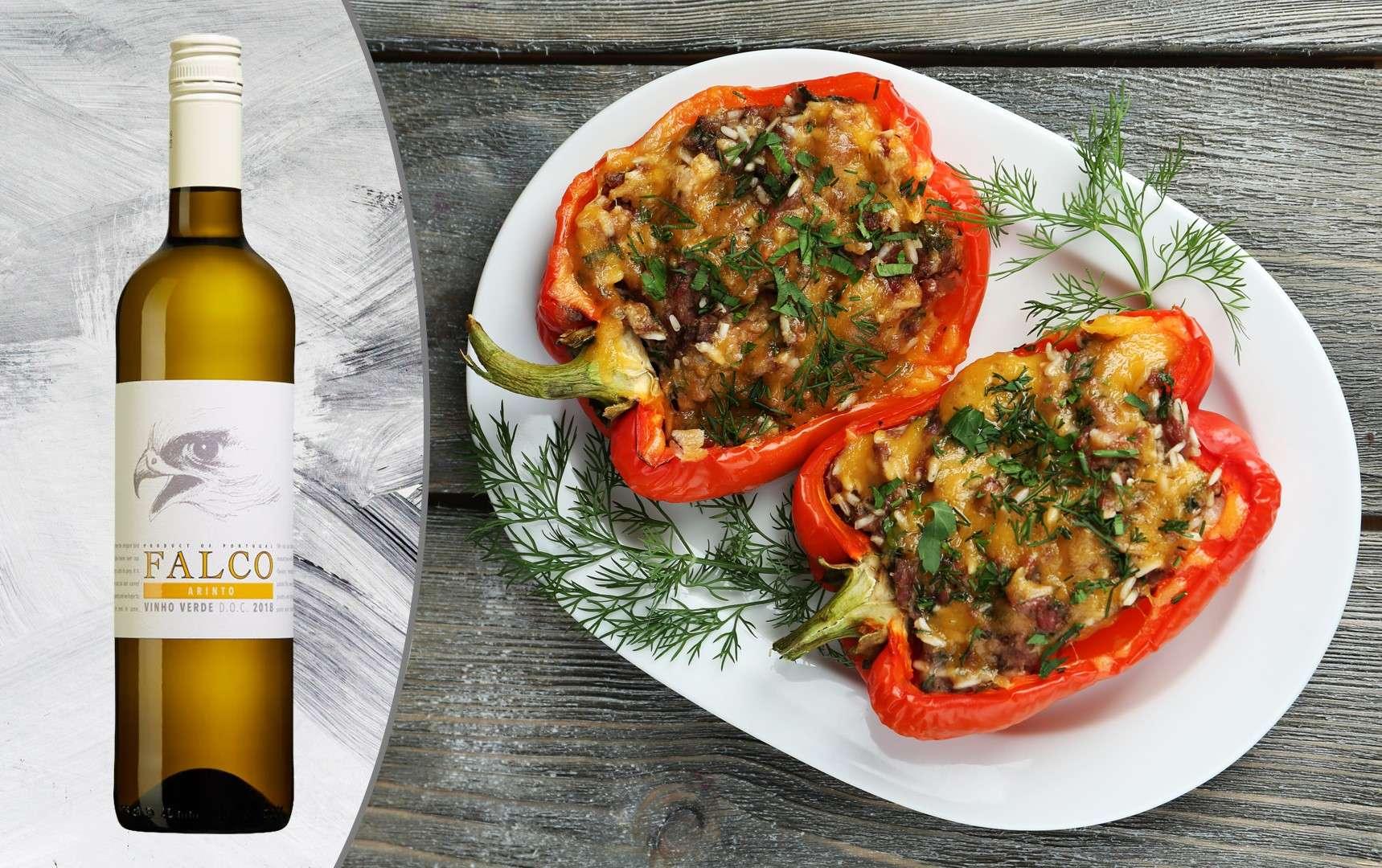 Krispigt Vinho Verde med kantarellfyllda paprikor