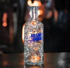 Absolut Recycled består av minst 41% återvunnet glas