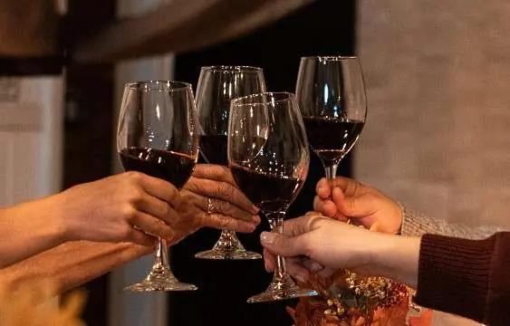 zinfandel grupp skålar i rött