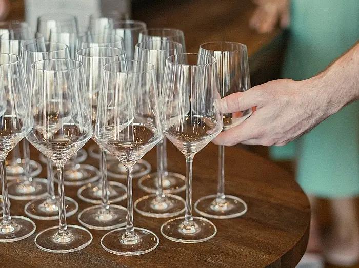 Rött vin utan tungt huvud – trenden som tar över julbordet