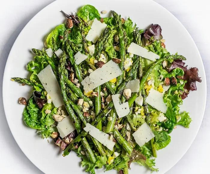 Nu kommer sparrisen – och vin till det?