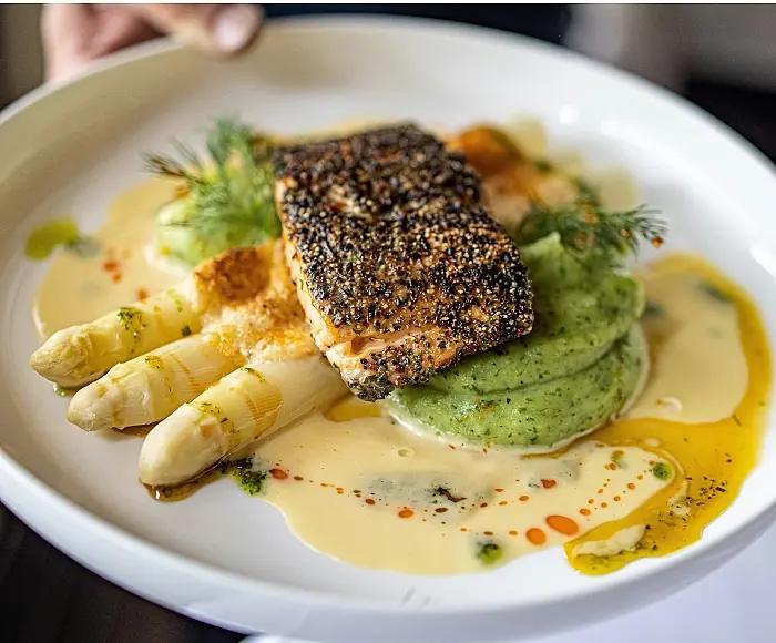 Nu kommer sparrisen – och vin till det?