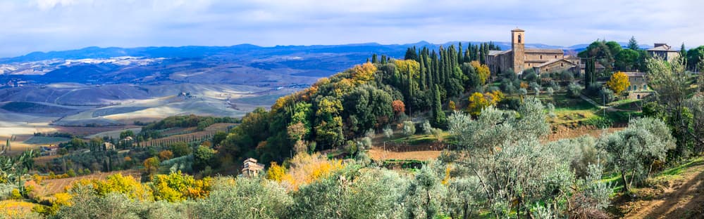 wonderful-scenic-landscape-of-tuscany-montalcino-famous-wine