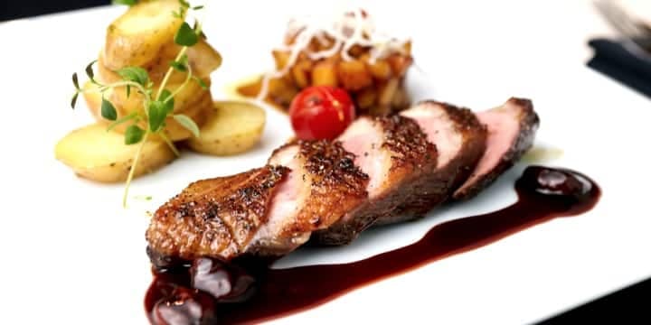 ankbröst med grönsaker och sås