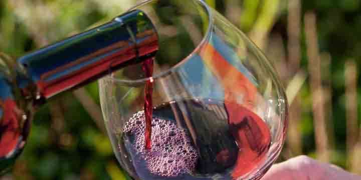 wine-pouring-from-bottle-outdoor
