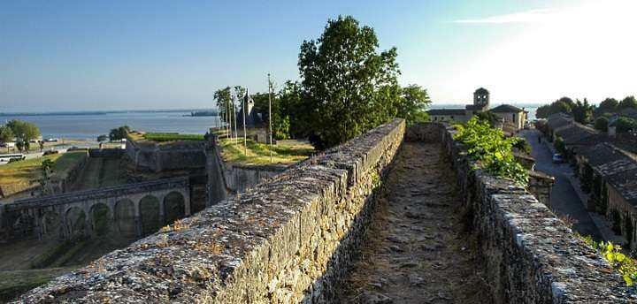 Bourg och Blaye: utsikt över staden Bourg