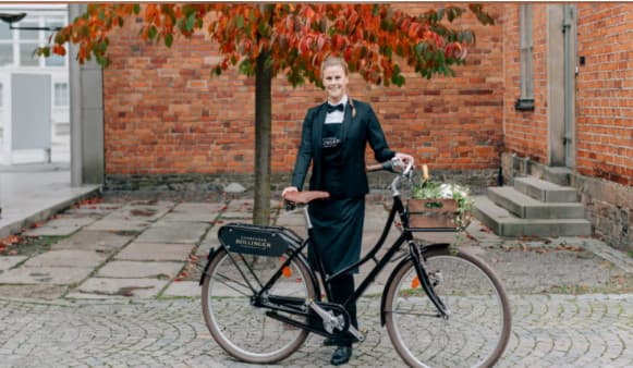 dam med cykel