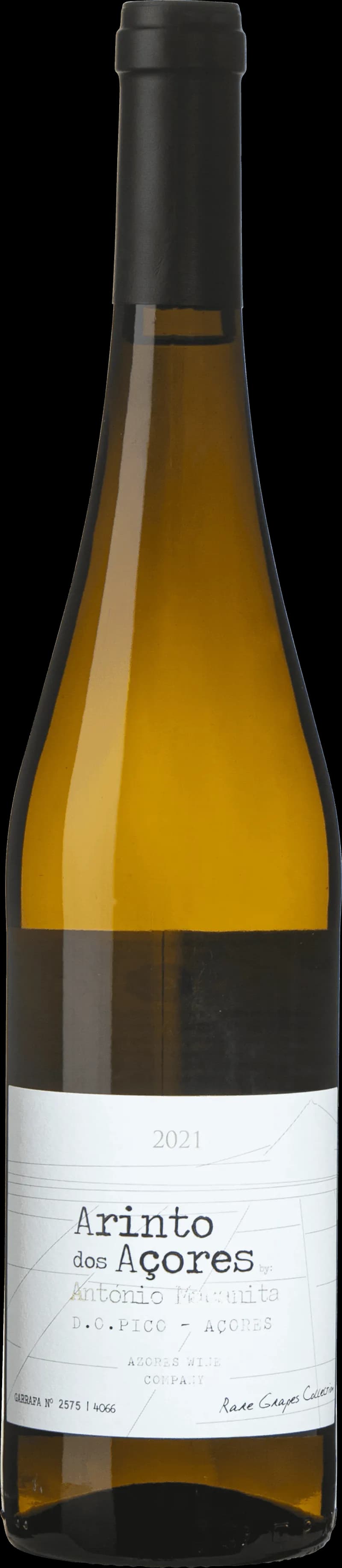 Flaska med Arinto dos Açores vitt vin mot en ljus bakgrund.